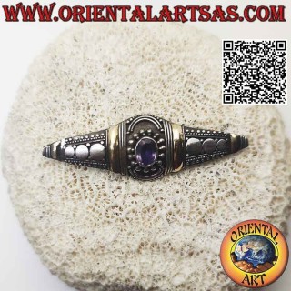 Broche en argent 925 ‰ avec améthyste ovale naturelle, 4 plaques en or 14 carats et décoration de clous