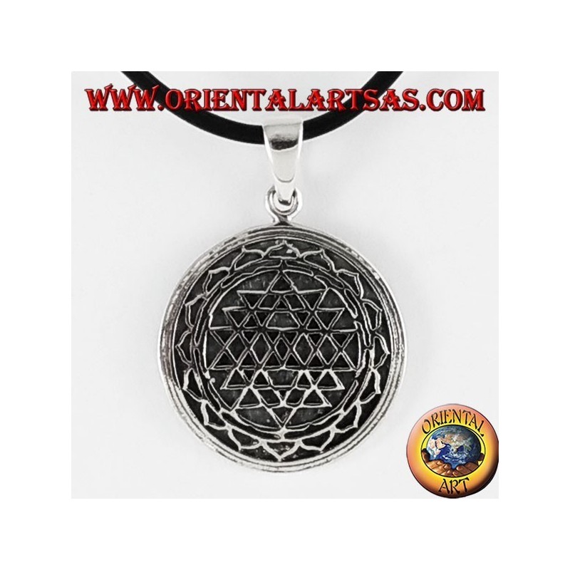 Ciondolo in argento Sri Yantra nel fior di loto