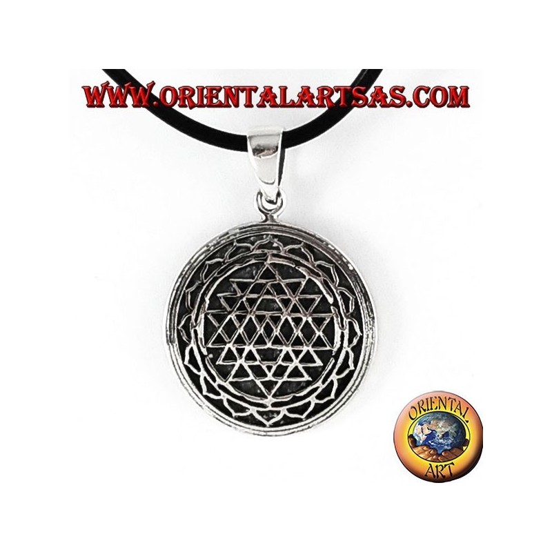 colgante de plata Sri Yantra en loto