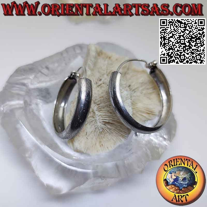 Silberohrringe, 6 x 32 mm flache abgerundete Rändelkreise (klassisch)