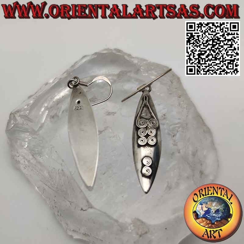 Boucles d'oreilles ovales allongées en argent à décor ethnique en haut relief (religieuse)