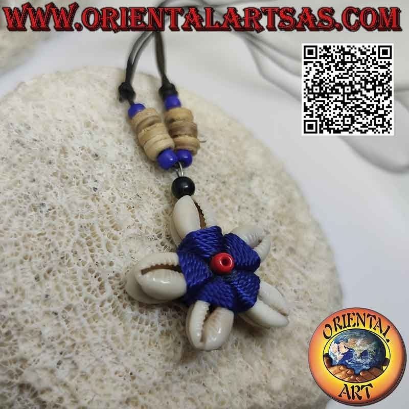 Collana con stella di conchiglie di ciprea Cauri (simbolo di fertilità) e nodi scorsoi