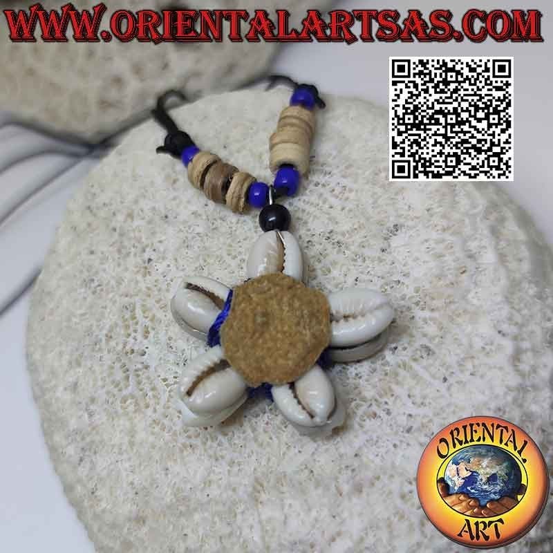 Collar con estrella de conchas Cauri (símbolo de fertilidad) y nudos corredizos