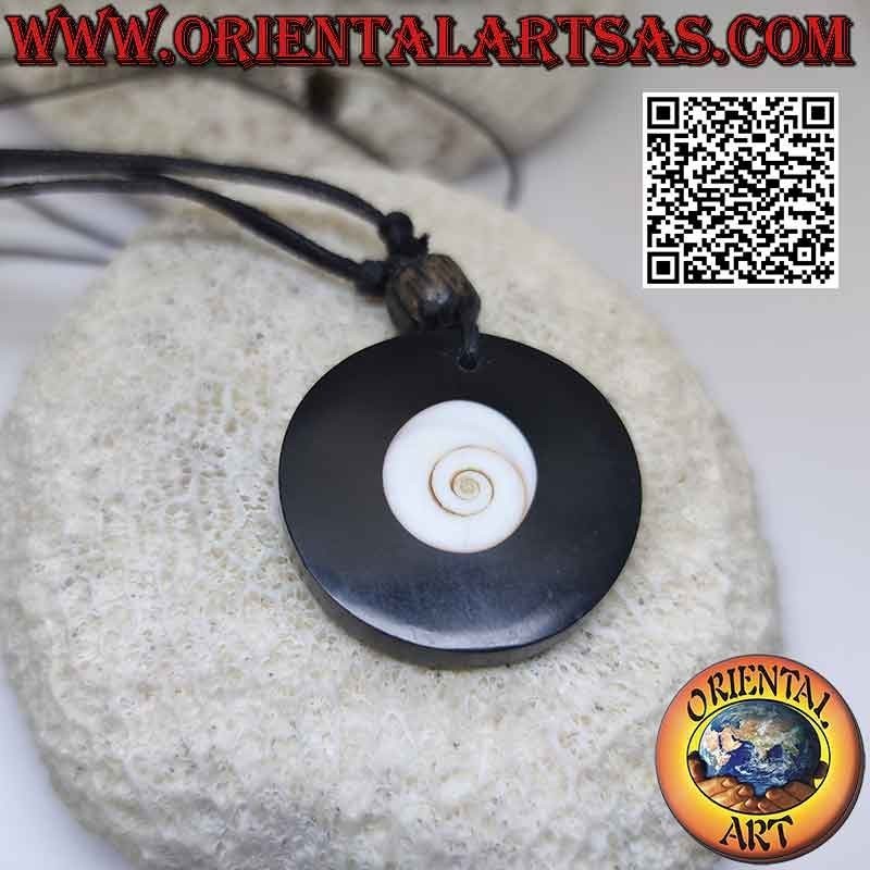 Collier avec coquillage spirale "Œil de Sainte Lucie" et nœuds coulants