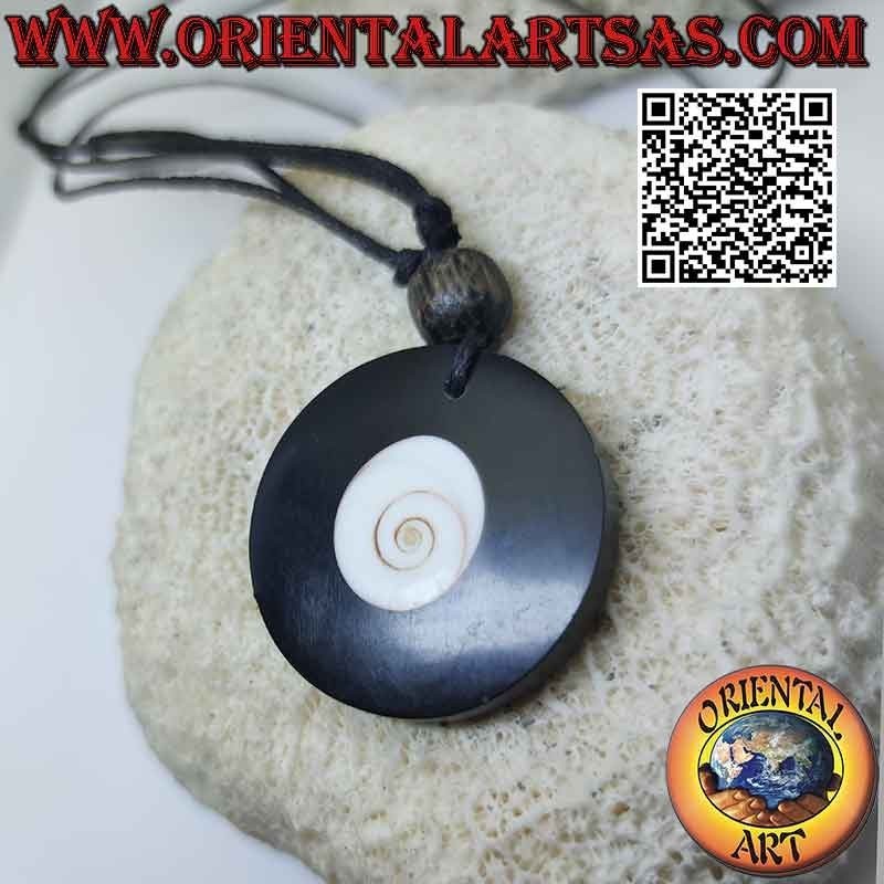 Collier avec coquillage spirale "Œil de Sainte Lucie" et nœuds coulants