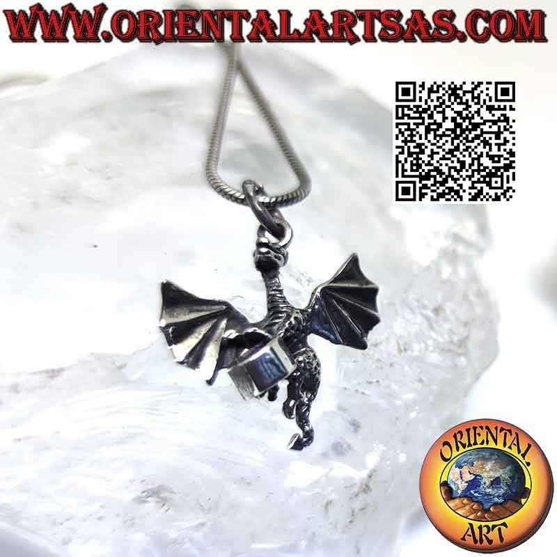 Pendentif en argent, le dragon "western" classique en vol