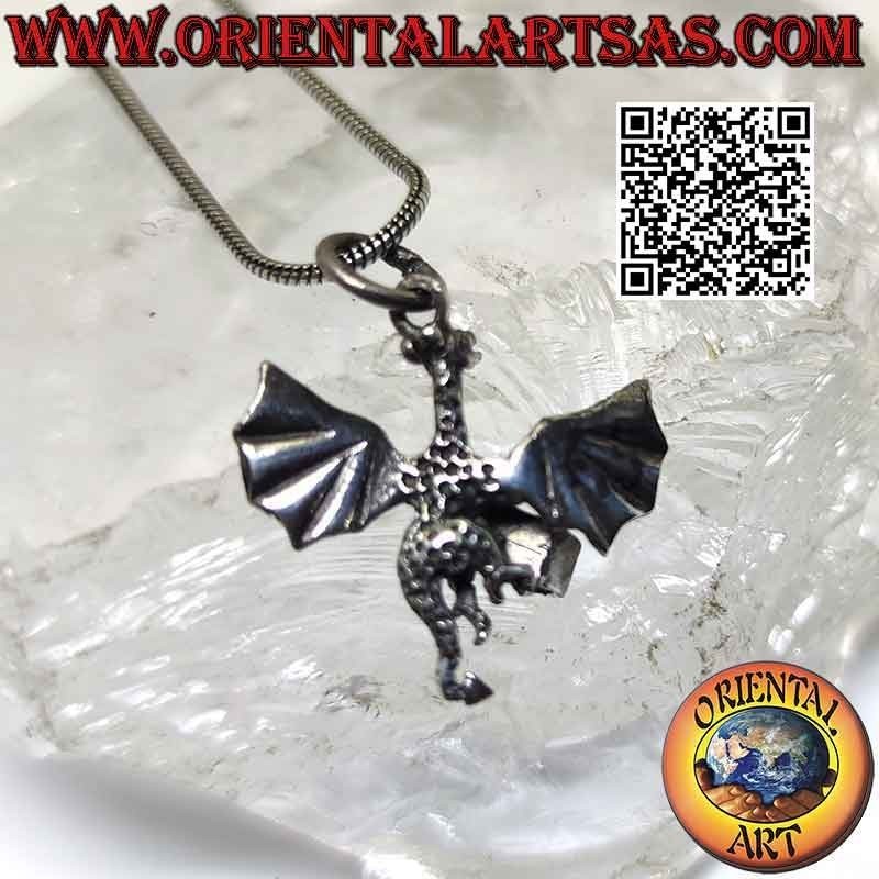 Colgante de plata, el clásico dragón "western" en vuelo
