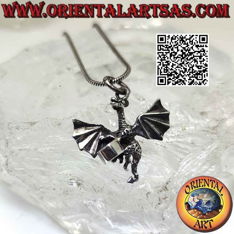 Pendentif en argent, le dragon "western" classique en vol