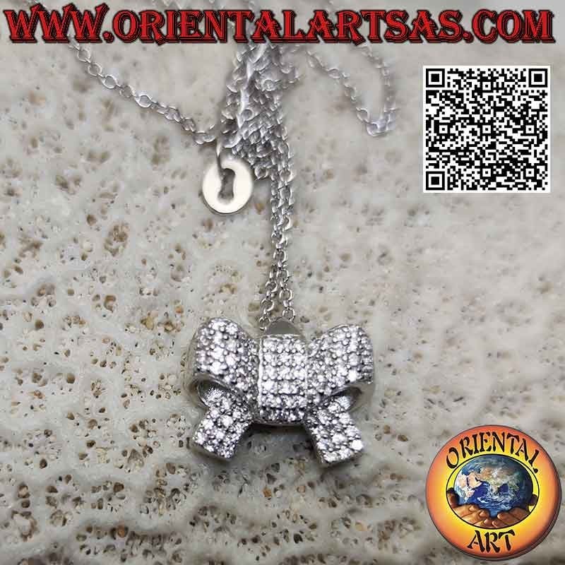 Colgante lazo de plata tachonado de circonitas completo con cadena de 45 cm
