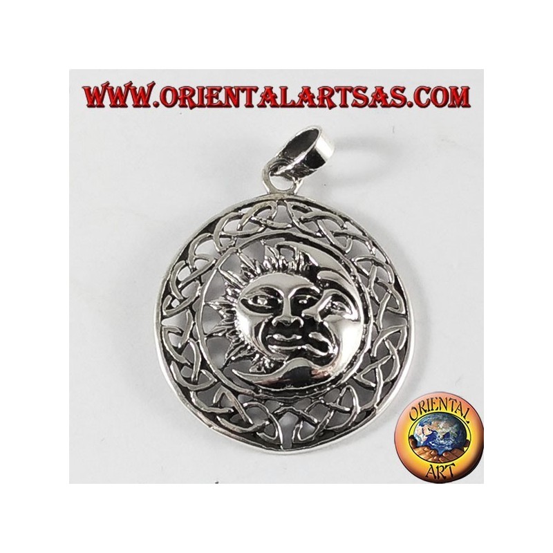 pendentif en argent, le soleil et la lune dans la roue celtique