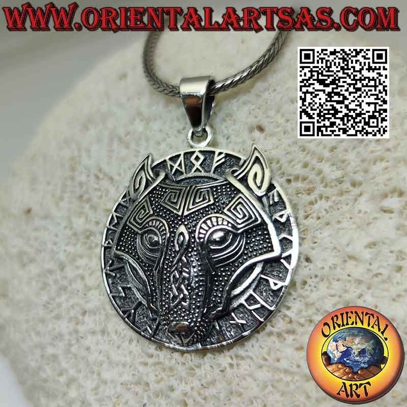 Pendentif en argent, tête de loup avec noeud celtique dans le disque runique