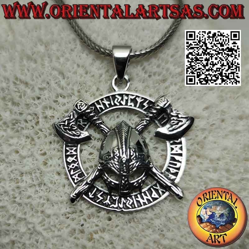 Pendentif en argent, casque viking entre axes croisés dans le disque de runes celtiques
