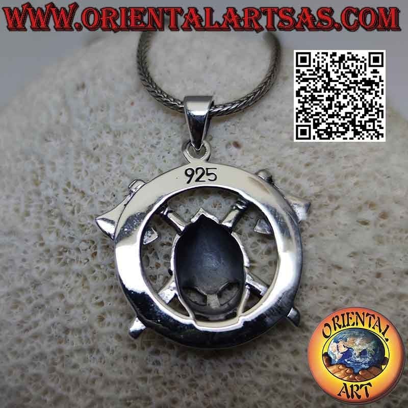 Pendentif en argent, casque viking entre axes croisés dans le disque de runes celtiques