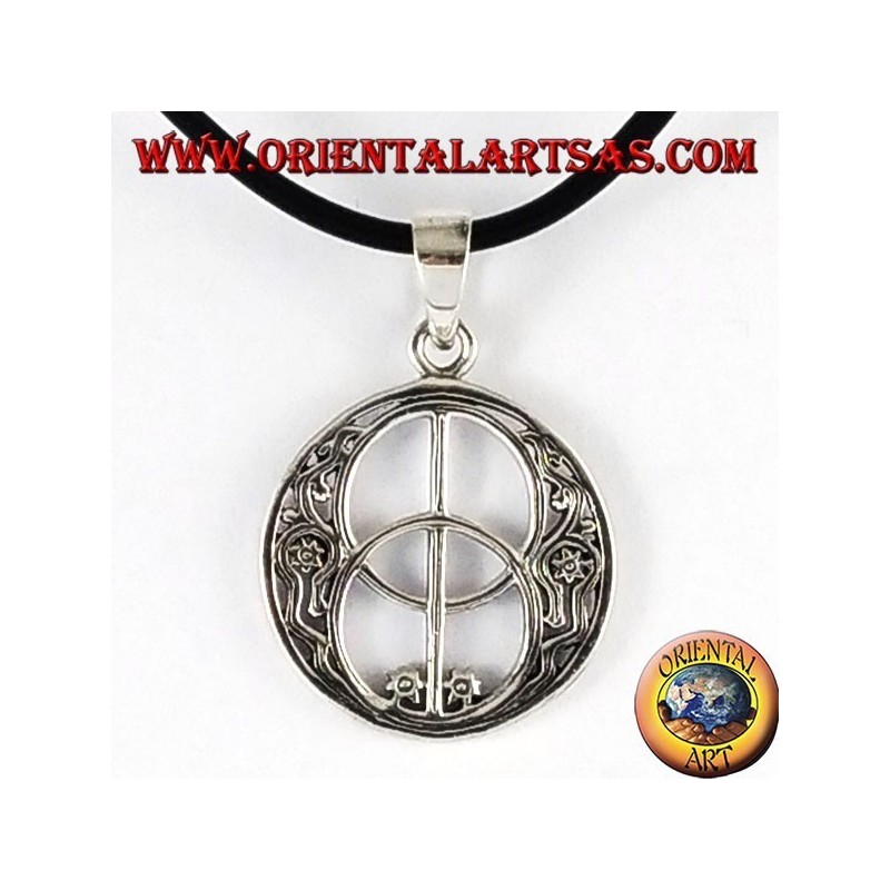 Colgante de plata, el cáliz bien