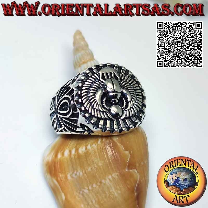 Anello in argento con scarabeo stercorario egizio Khepri, simbolo della resurrezione e croce ankh sui lati