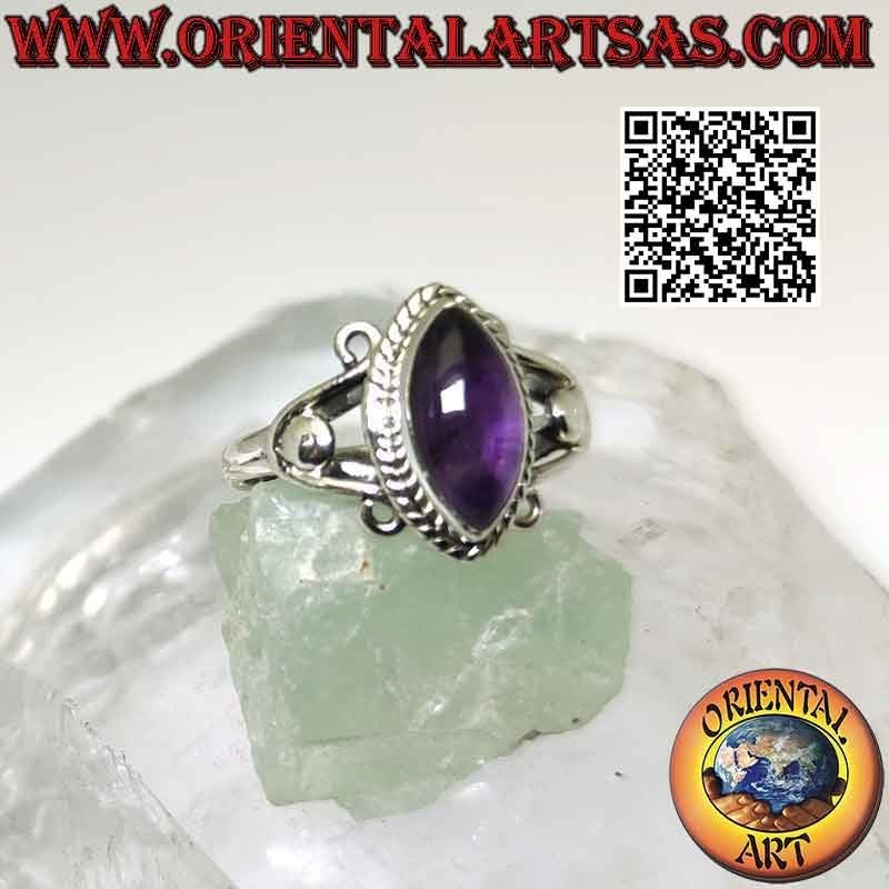 Bague en argent avec cabochon navette améthyste sur monture crochet en U