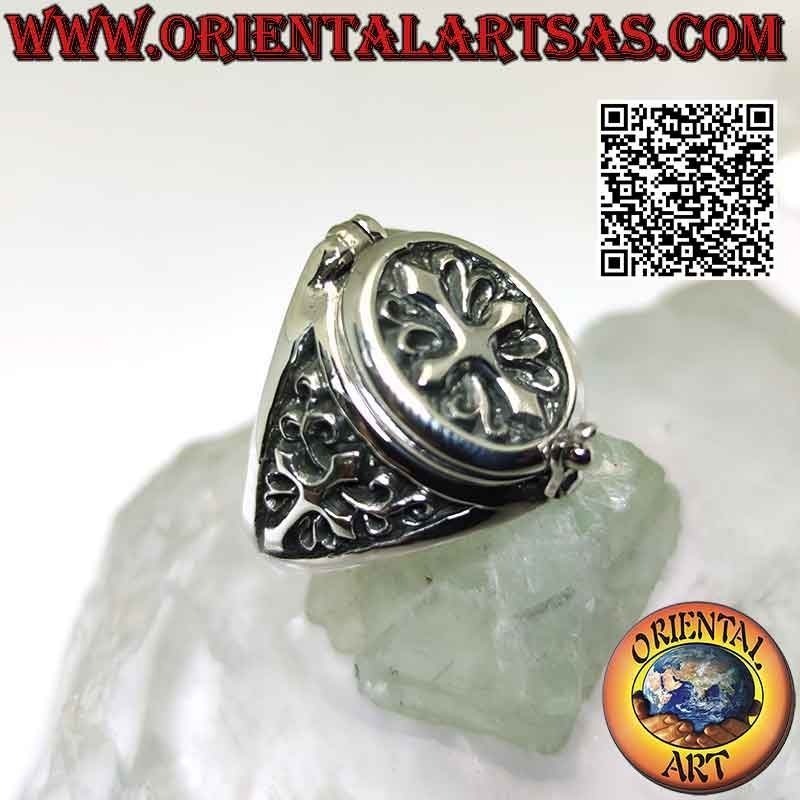 Oval silver box ring (poison holder) with Christian cross decoration