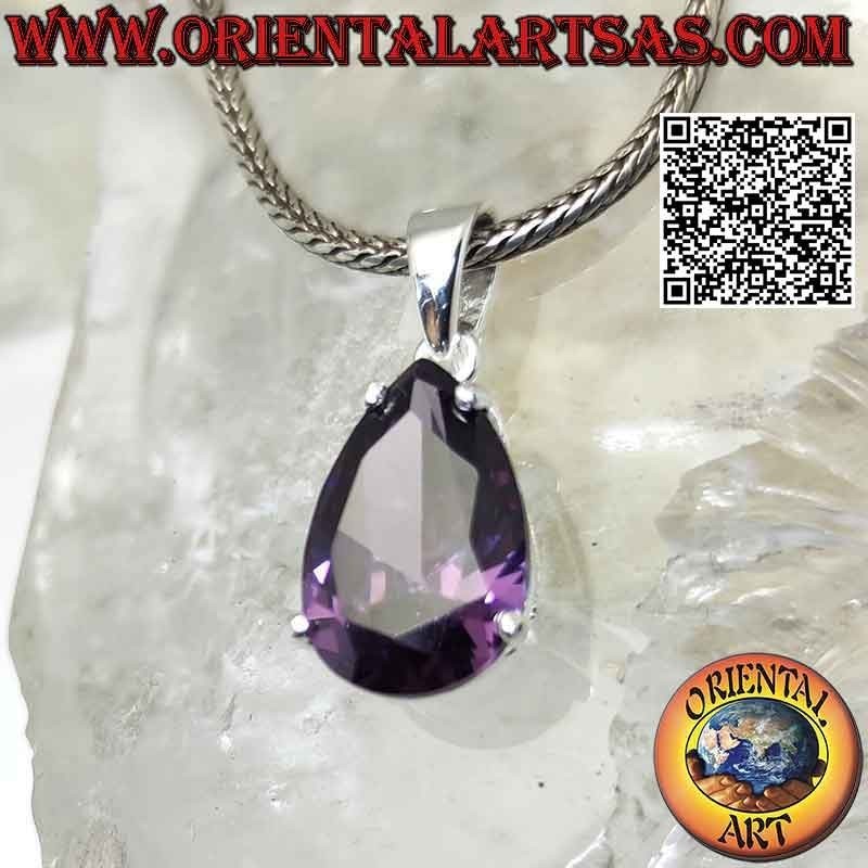 Silberanhänger mit facettiertem synthetischen Amethyst in Tropfenform auf einem glatten Doppelrahmen