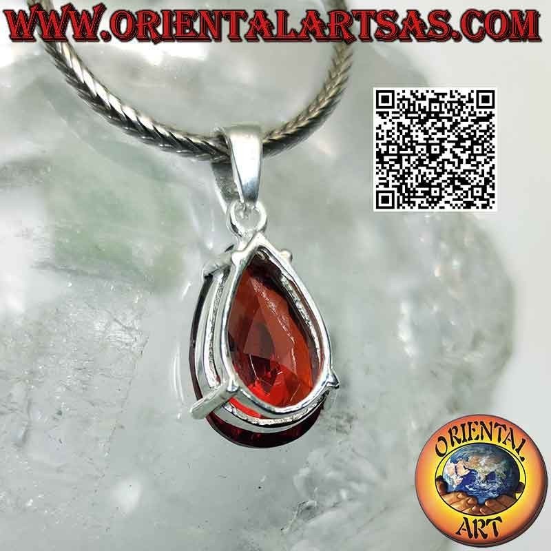 Colgante de plata con granate lágrima facetado engastado en doble montura lisa