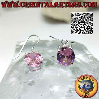 Silberohrringe mit oval facettiertem französischen rosa Zirkon in einer doppelt glatten Fassung