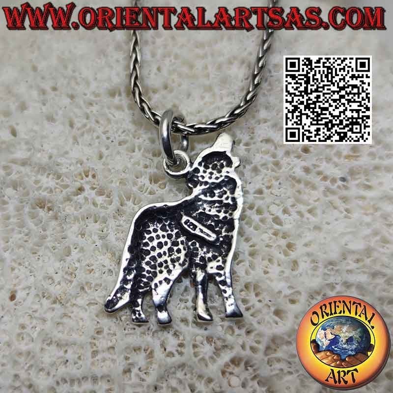 Colgante de plata con forma de lobo aullando (perfil)