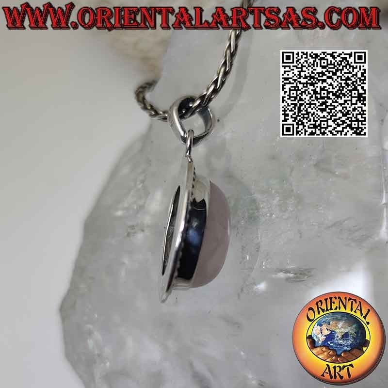 Pendentif en argent avec cabochon de quartz rose ovale entouré d'une rangée de microsphères lisses