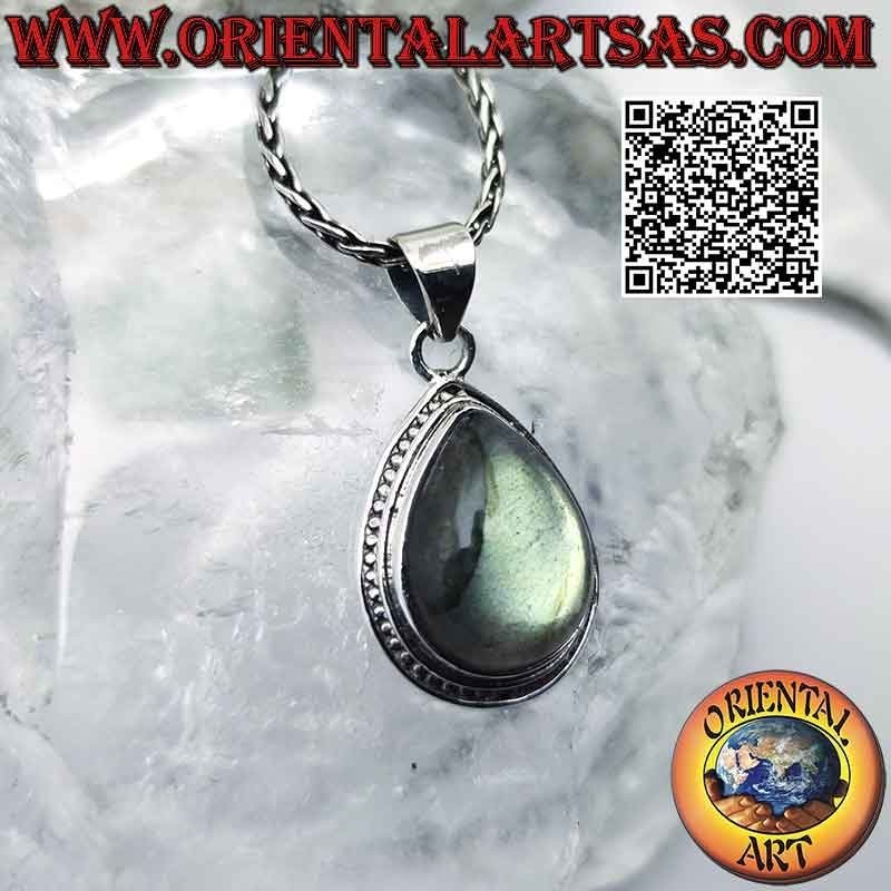 Ciondolo in argento con labradorite a goccia cabochon su montatura liscia con fila di microsfere