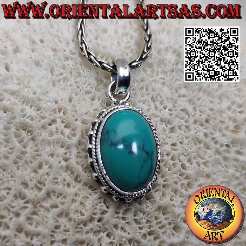 Colgante de plata con cabujón ovalado de turquesa rodeado de bolitas entrelazadas y tachonadas lisas