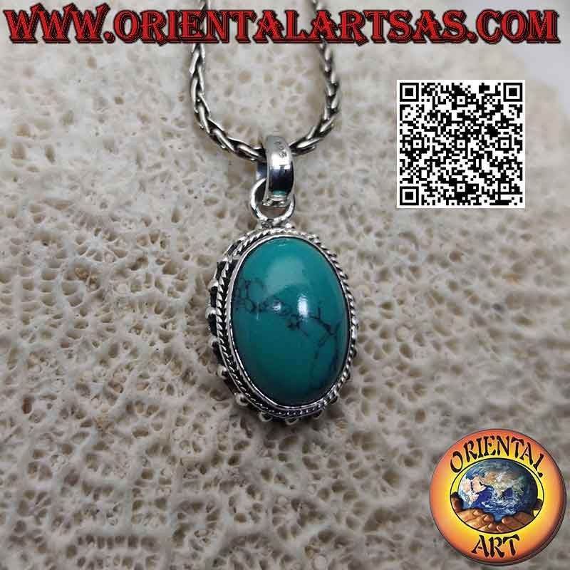 Pendentif en argent avec cabochon ovale turquoise entouré de boules cloutées entrelacées et lisses