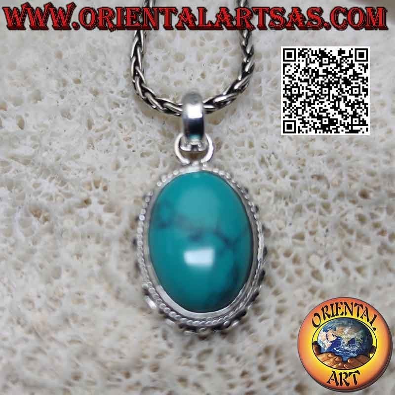Colgante de plata con cabujón ovalado de turquesa rodeado de bolitas entrelazadas y tachonadas lisas