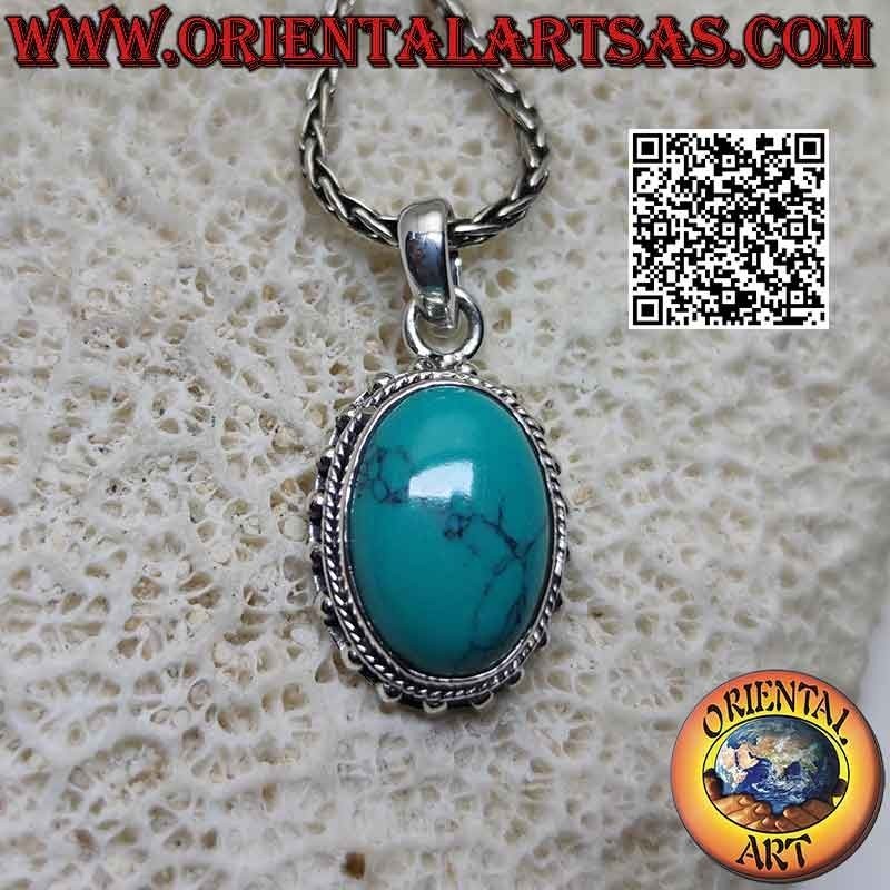 Colgante de plata con cabujón ovalado de turquesa rodeado de bolitas entrelazadas y tachonadas lisas