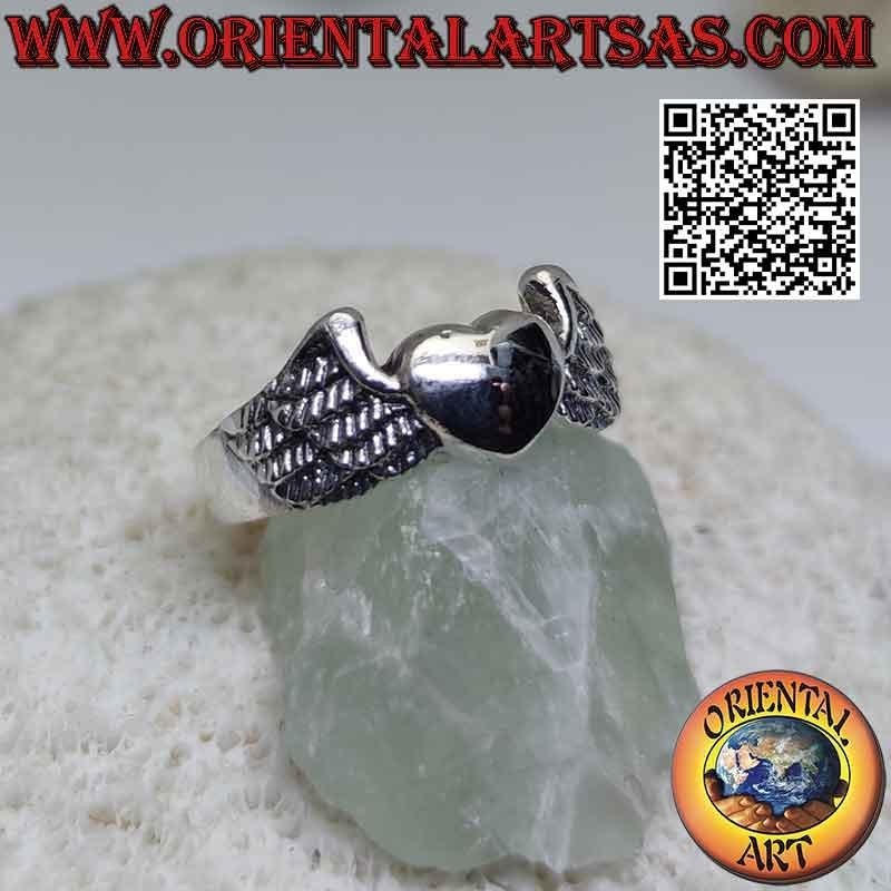 Anello in argento, il cuore con le ali (simbolo di elevazione verso il cielo)
