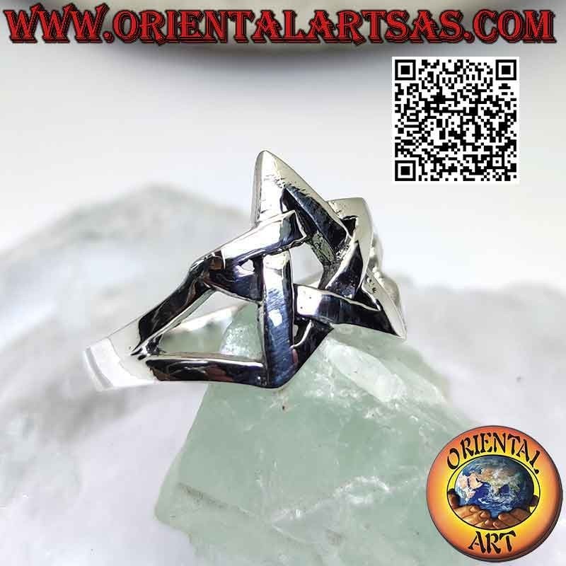 Anillo liso de plata con pentáculo liso unido a dos lateralmente