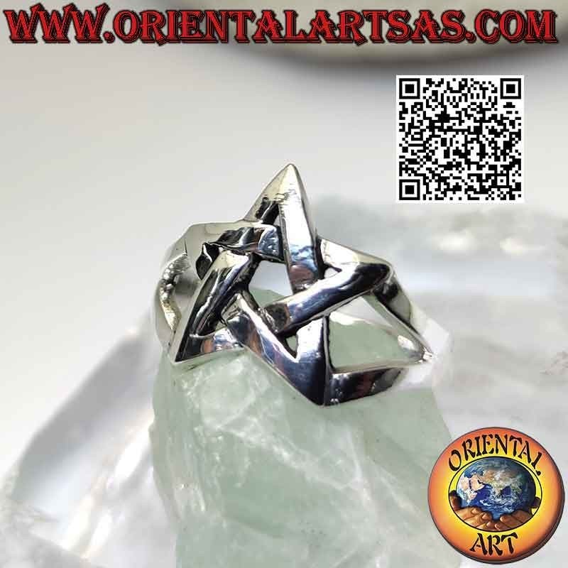 Anillo liso de plata con pentáculo liso unido a dos lateralmente