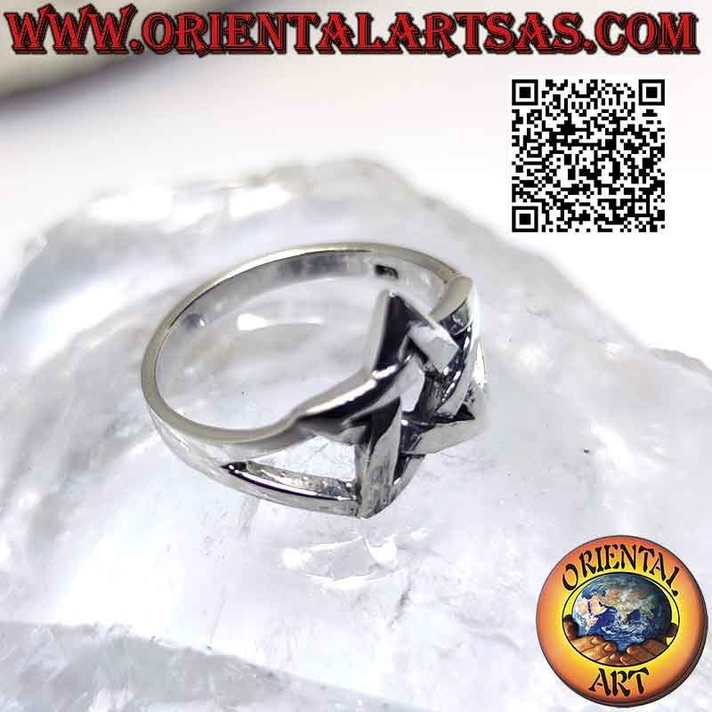 Anillo liso de plata con pentáculo liso unido a dos lateralmente