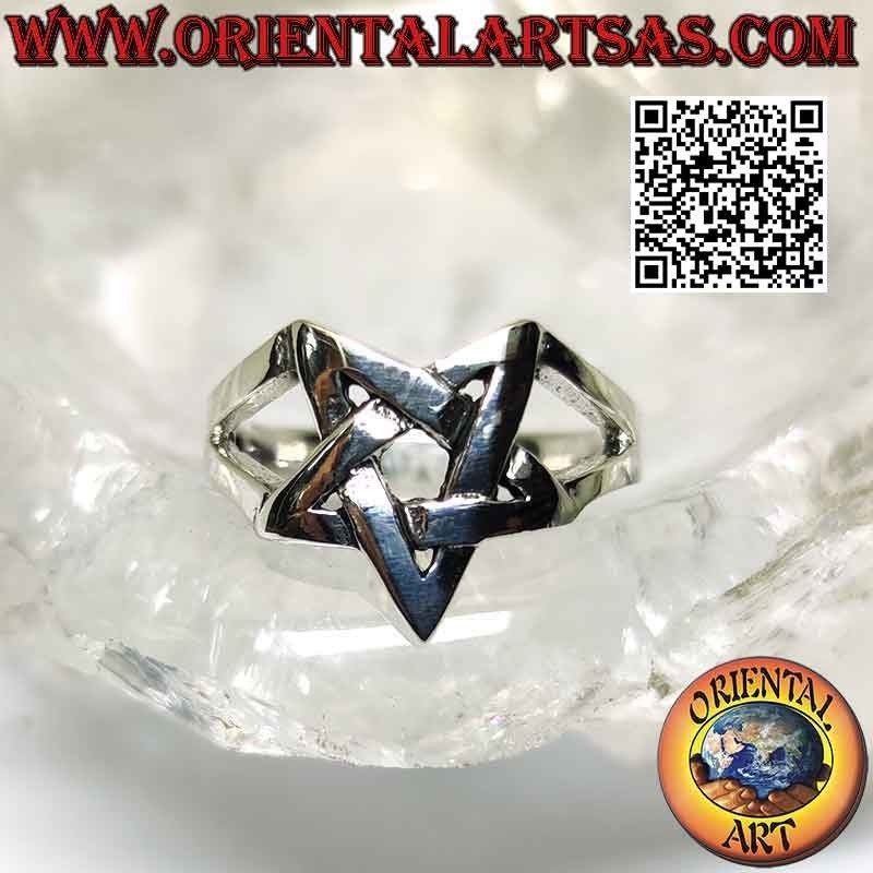 Anillo liso de plata con pentáculo liso unido a dos lateralmente