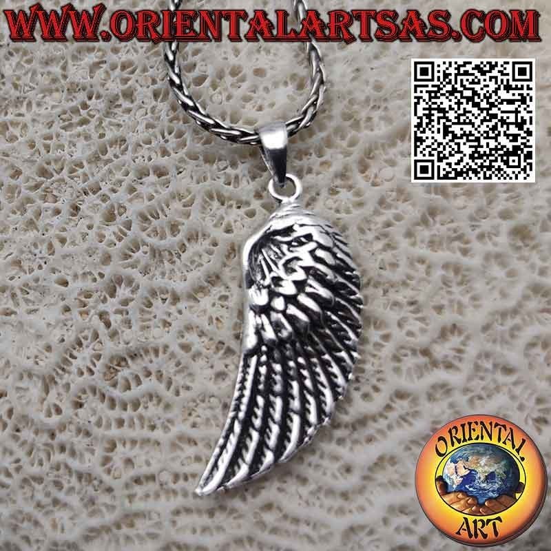 Colgante de plata, ala de ángel con plumas en relieve