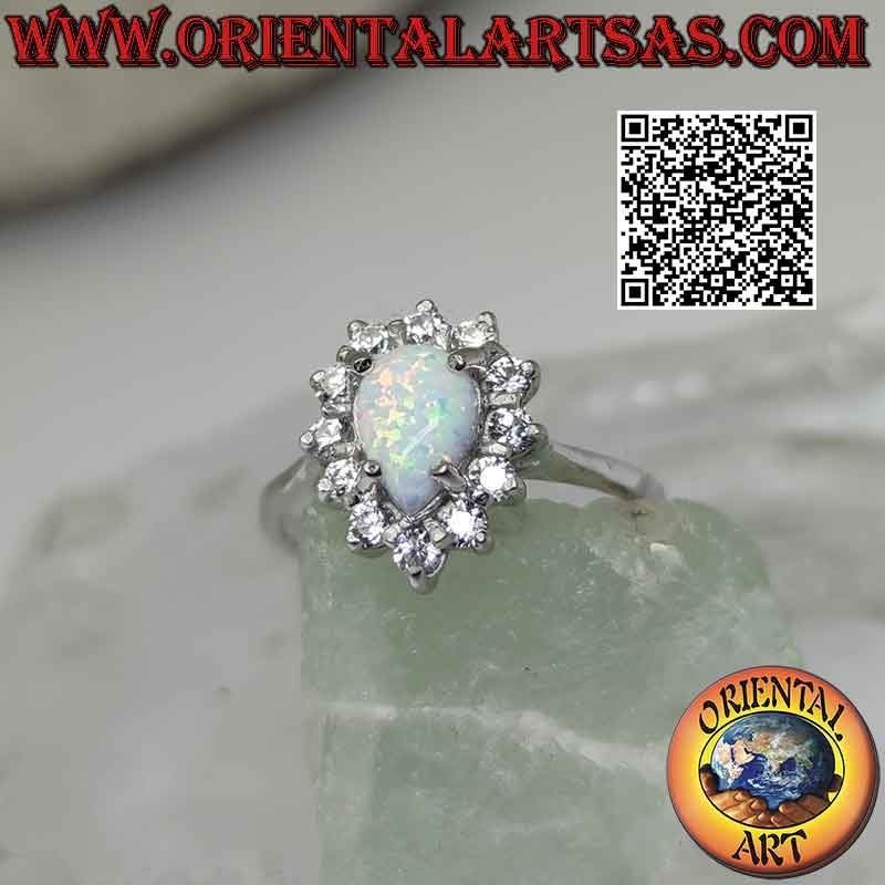 Anillo de plata con ópalo arlequín en forma de lágrima engastado rodeado de circonitas blancas