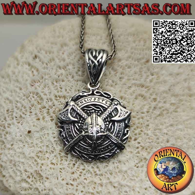 Pendentif en argent, médaillon avec casque viking entre haches croisées entouré de tissage celtique
