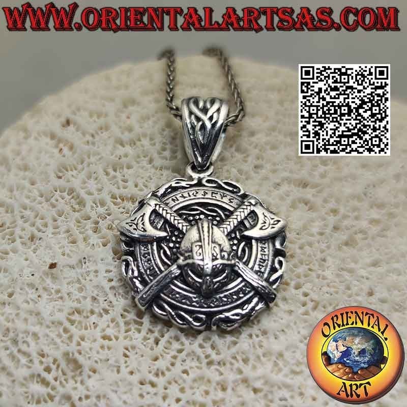 Pendentif en argent, médaillon avec casque viking entre haches croisées entouré de tissage celtique
