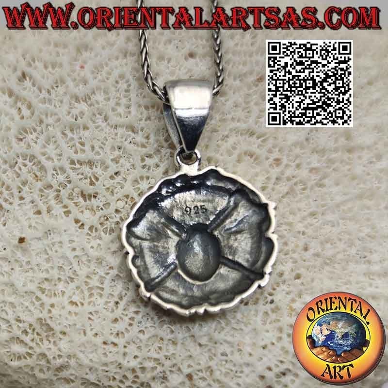 Pendentif en argent, médaillon avec casque viking entre haches croisées entouré de tissage celtique