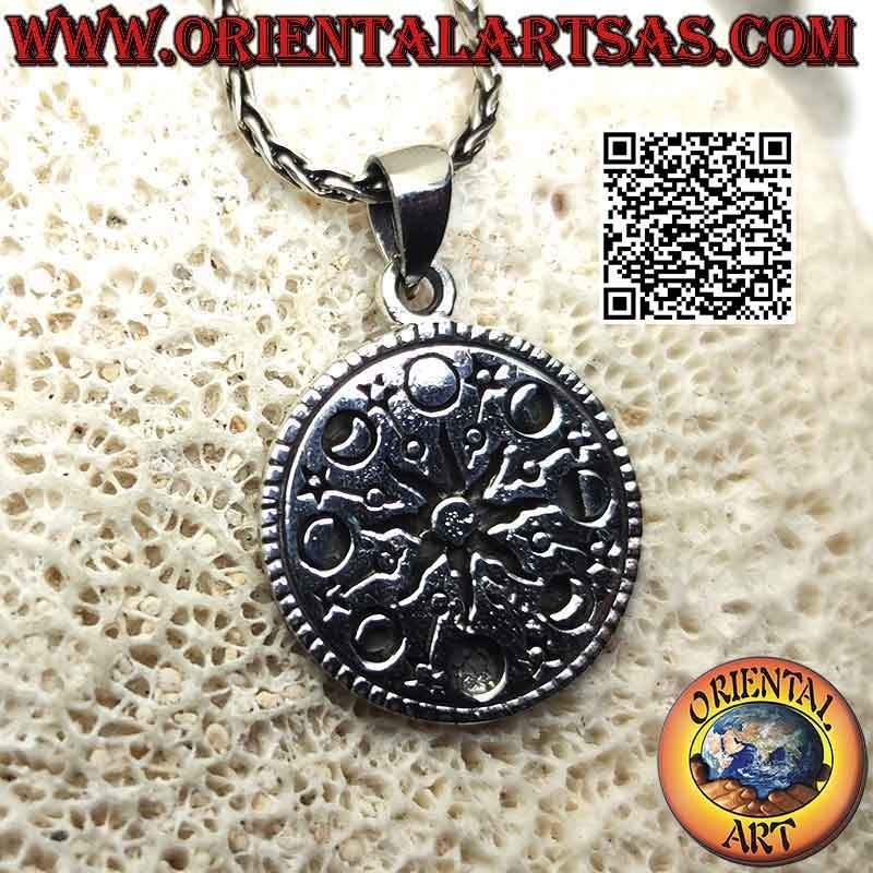 Pendentif en argent, médaille avec soleil central et phases de lune gravées