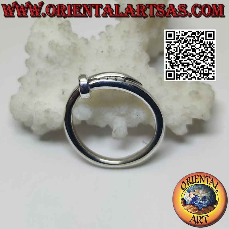Anillo de plata lisa con forma de uña
