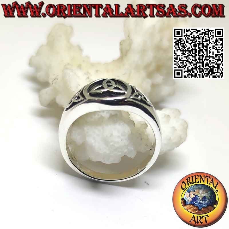 Round perforated silver ring with central and side triquetra