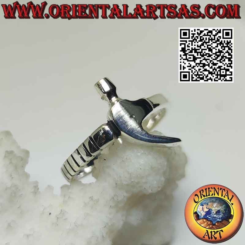 Smooth silver hammer-shaped ring