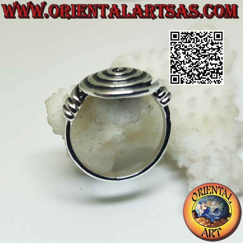 Bague en argent avec spirale arrondie dense attachée latéralement