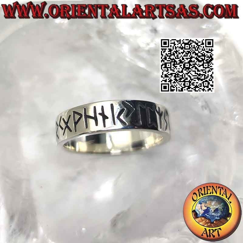 Anillo de plata con banda lisa de 6 mm de ancho. con runas celtas grabadas