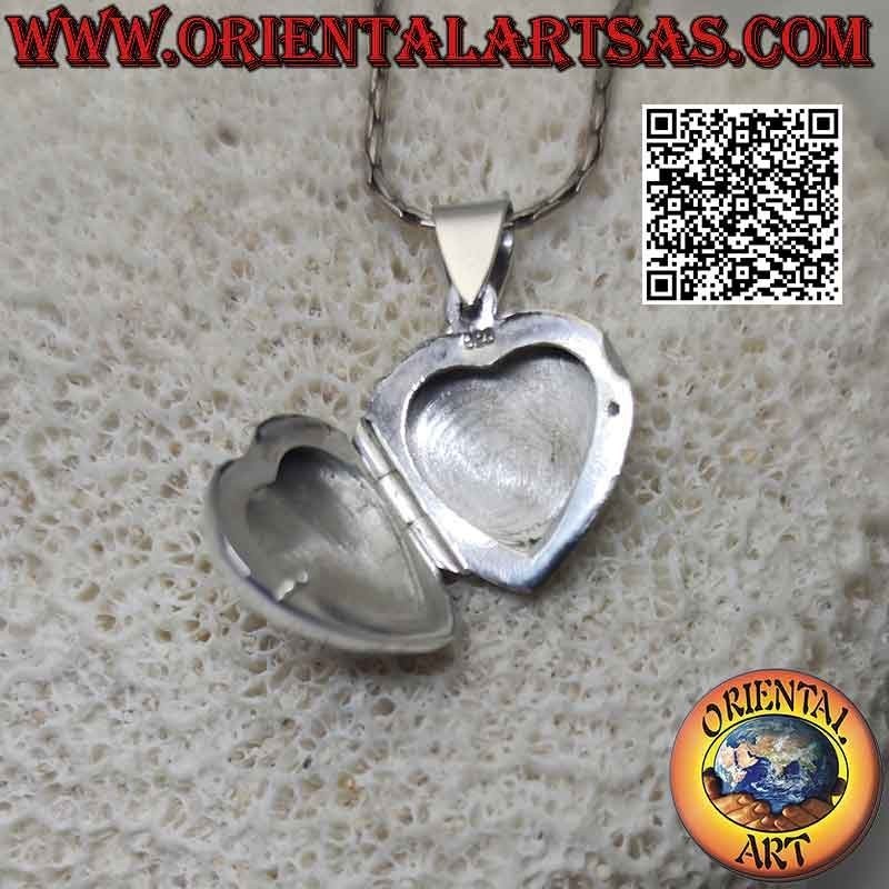 Flat smooth heart-shaped silver photo pendant (17x17)