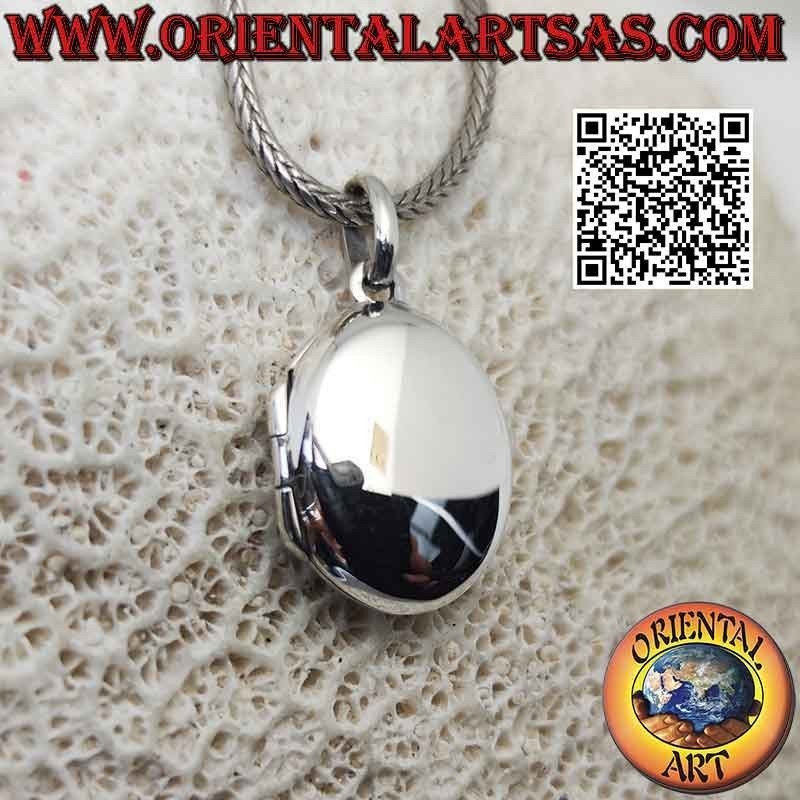 Flat smooth oval silver photo frame pendant (18x14)