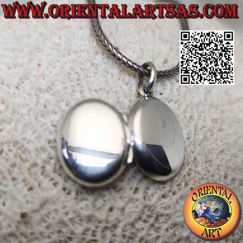 Flat smooth oval silver photo frame pendant (18x14)